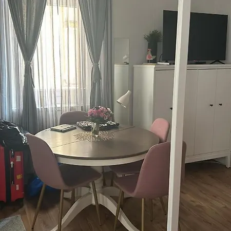 Hanna&rita In The Centre Lonyay 42a 3rd Floor In The Back Yard *